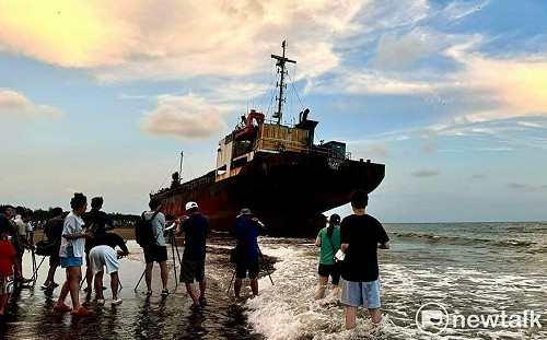 蘇菲亞號貨輪颱風擱淺成打卡景點  李啟維建議就地保留推展觀光