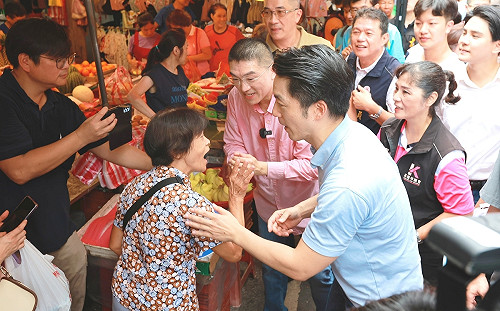 蔣萬安赴基隆合體謝國樑 2人曾在同市場遭爆擋救護車