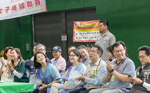蕭美琴19年前偕吳思瑤推女棒 2人今共赴亞太棒球場開球