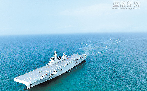 中國075型兩棲攻擊艦繞到台灣背後？傳穿過沖宮進太平洋