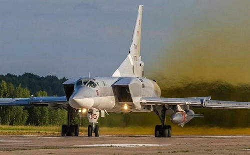 (影) 機場被炸、空中擊落、自摔、維修 烏軍笑俄 : 能戰逆火轟炸機寥寥可數