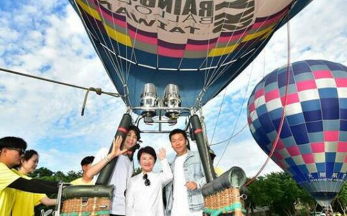 巴黎「雙金」到石崗搭熱氣球！ 盧秀燕公開幫林郁婷徵婚 