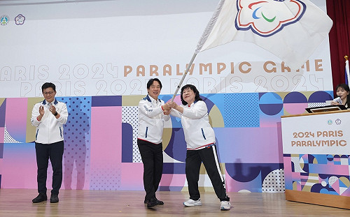 為巴黎帕運國家隊授旗　賴清德以台灣藍鵲、黑熊勉勵