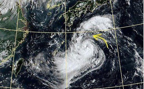 珊珊颱風明達強度巔峰！鄭明典曬雲圖：海面停留時間再拉長