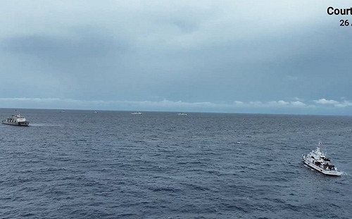 (影)中國6海警船、3海軍艦、31民兵船包圍仙賓暗沙 阻擋菲運補MRRV-9701