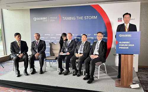 吳釗燮、龔明鑫訪捷克　闡述台捷關係、半導體合作進展