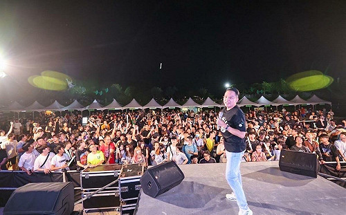 高雄海灣公益音樂派對2000人嗨翻 黃文益：讓更多人看到高雄的好