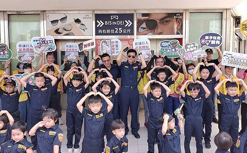 交安月高雄小萌警宣導大爆發 市警局強化路口大執法