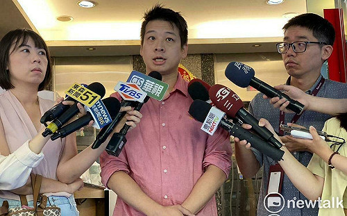 小草籲把黨主席還柯文哲?許甫:沒這種見縫插針的話