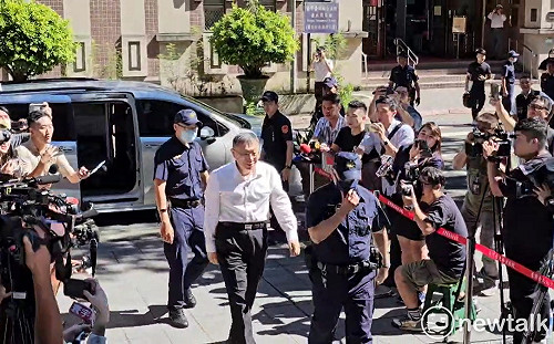 影》介入京華城弊案?  柯文哲9：16抵達北院 再戰第二回合羈押庭