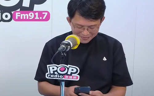 黃國昌稱柯文哲遭押｢台人無法接受｣ 一抹微笑被酸：嘴角比AK難壓