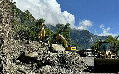 (影) 強降雨重創蘇花公路！公路局估明下午雙向搶通