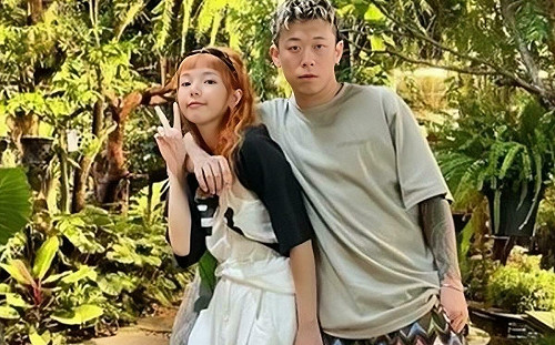 玖壹壹健志正式登記結婚了！攜孕妻Mia現身戶政事務所