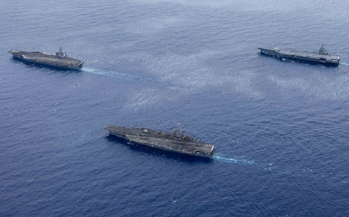 真有此事！美媒揭瘡疤：胡塞民兵導彈攻擊艾森豪航艦 距200公尺落下