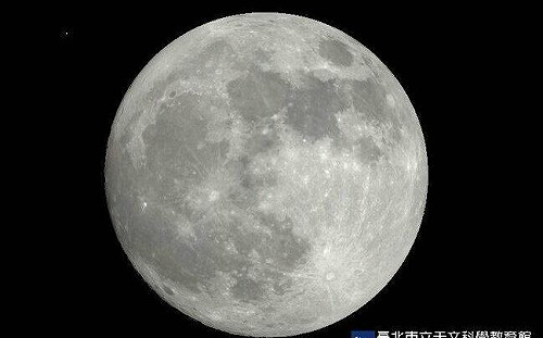 21世紀就只有一次！ 中秋正逢土星合月 天文館曝觀賞時機