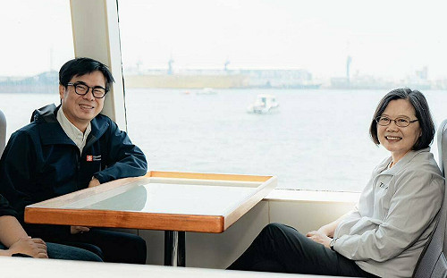 蔡英文合體陳其邁高雄搭遊艇 見證亞洲新灣區大蛻變