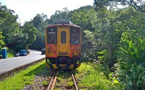 豪雨成災平溪線中斷！35列車受影響 台鐵巡檢後：午後恢復通行