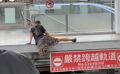 走錯月台！不顧列車進站  竟直接跨越軌道  台鐵通報路警：最高可處10萬元