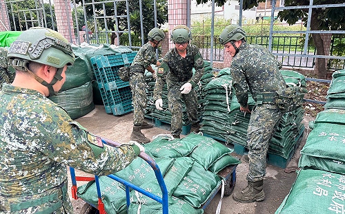 丹娜絲逼近　國軍一級開設整備待命、萬人兵力投入災防應變