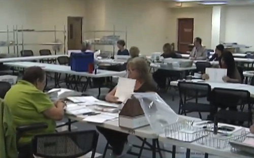 美選爭議! 亞利桑21.8萬人被錯誤標記為合格選民 加州不准投票時檢查證件