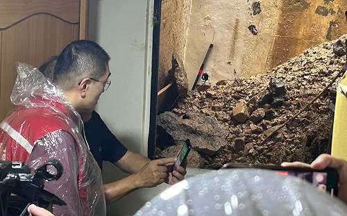 大量土石沖入基隆民宅！謝國樑「緊急調來沙包當應急措施」遭質疑