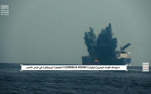 (影) 2油輪紅海挨轟 英國火速報仇! 與美聯手空襲胡塞武裝15處基地 火焰衝天