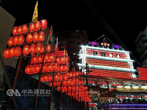 老大公廟起燈腳 雞籠中元祭揭開序幕