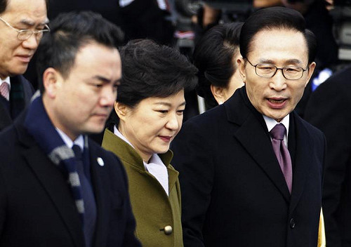 韓媒:文在寅反貪腐  查到前總統李明博