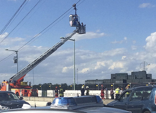 76遊客受困纜車  德消防局吊掛救援