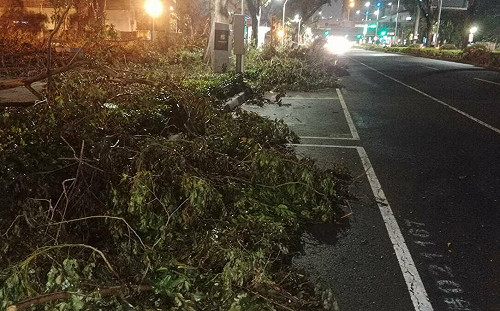 陳其邁限3天內恢復高雄市容   市府工務局疲於奔命 