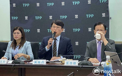 黃國昌左批《鏡週刊》垃圾報導 右嗆《三立》被北檢狠打臉「心虛嗎?」