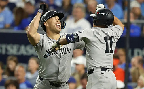 「怪力男」適時敲安又敲關鍵一轟！ 洋基3：2力退皇家聽牌