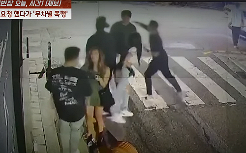 (影)監視器畫面曝光！粉絲遭毆 Jessi卻轉頭離開 經紀公司撇清稱「不認識施暴者」