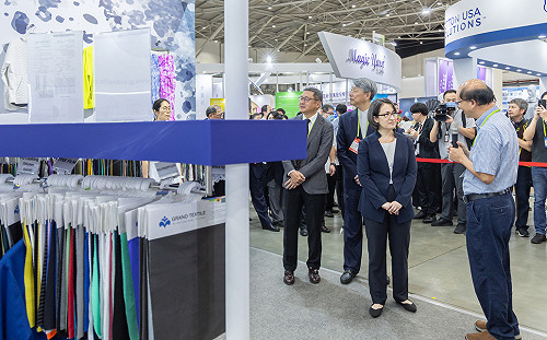 台北紡織展開幕　蕭美琴盼用AI促進產業進步