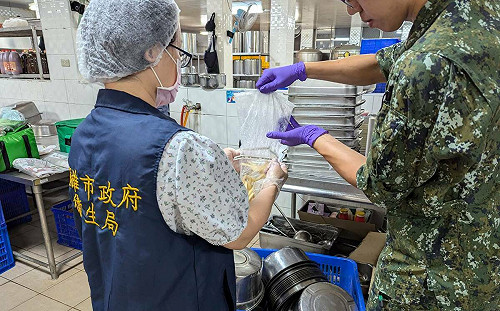 中正預校學生疑似食品中毒 高市衛生局重罰違法復工廠商18萬元 