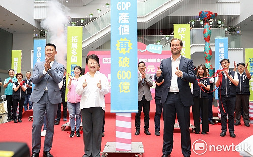 多國駐台代表陪同宣告台中購物節開跑 盧秀燕：國外旅客也可以抽獎