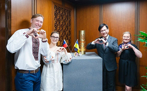 接見烏克蘭國立民族舞蹈團  林佳龍：支持烏克蘭人民的堅韌與勇氣