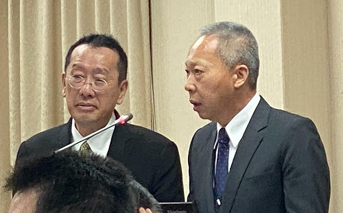 答詢變科普課》中科院長2度笑回徐巧芯：過氯酸銨碰到磷就爆炸