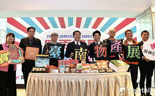 黃偉哲前進高雄宣傳四百禮讚台南物產展 力邀感受台南傳統與創新魅力