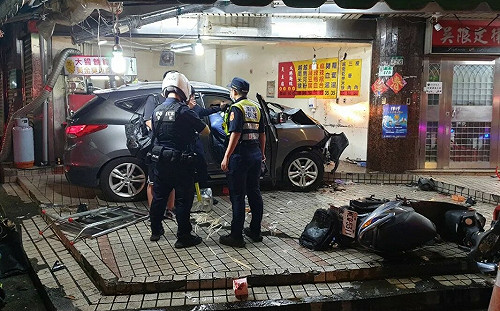 北市15歲少年開車撞東湖市場小吃攤! 釀3死2傷依過失致死帶回偵辦