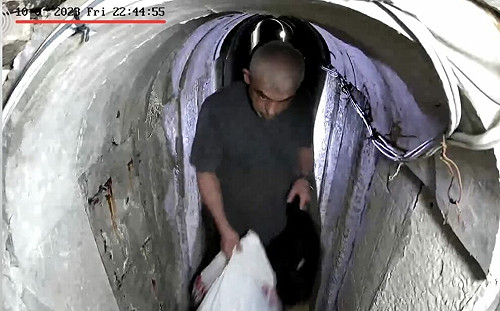 哈瑪斯已故領袖辛瓦新畫面曝光！去年偷襲以色列前先帶妻小躲地道