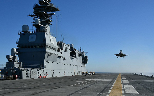 美軍F-35B垂直降落日本「加賀號」畫面曝光 準航艦再邁進一步