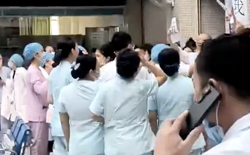 專論》中國12個省市企業與地方政府遭遇大量的抗議活動 