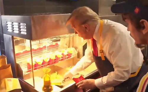 (影) 與賀錦麗搶中間選民! 在麥當勞親自炸薯條 川普：我一生都想這麼做!