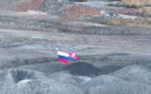 (影) 不再藏著腋著了! 烏東戰場出現北韓國旗與傳單 被俘北韓兵看來格外瘦小