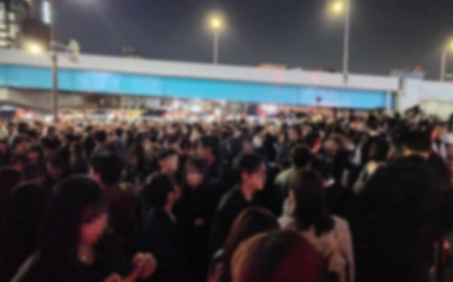 萬聖節夢魘!憂梨泰院踩踏事件重演 韓活動緊急喊卡