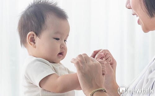 新生兒染腸病毒成重症住院！疾管署：今年第8例、5歲以下幼兒小心