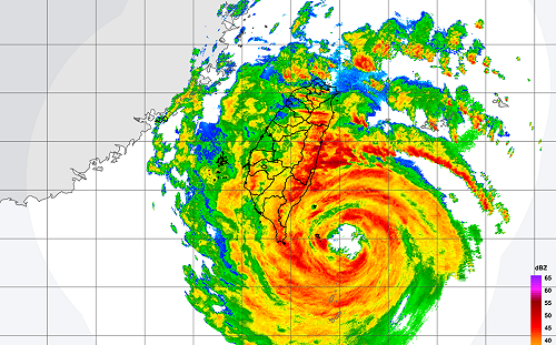 康芮眼牆仍在置換！粉專：核心正在進入東部 慎防猛烈強風、豪雨