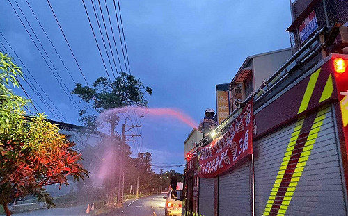 左營電桿爆炸虛驚 第四台用線起火非關台電線路