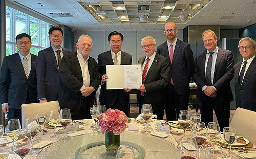 歐洲議會訪團不畏中國施壓來訪 吳釗燮偕徐斯儉、林飛帆款宴致謝